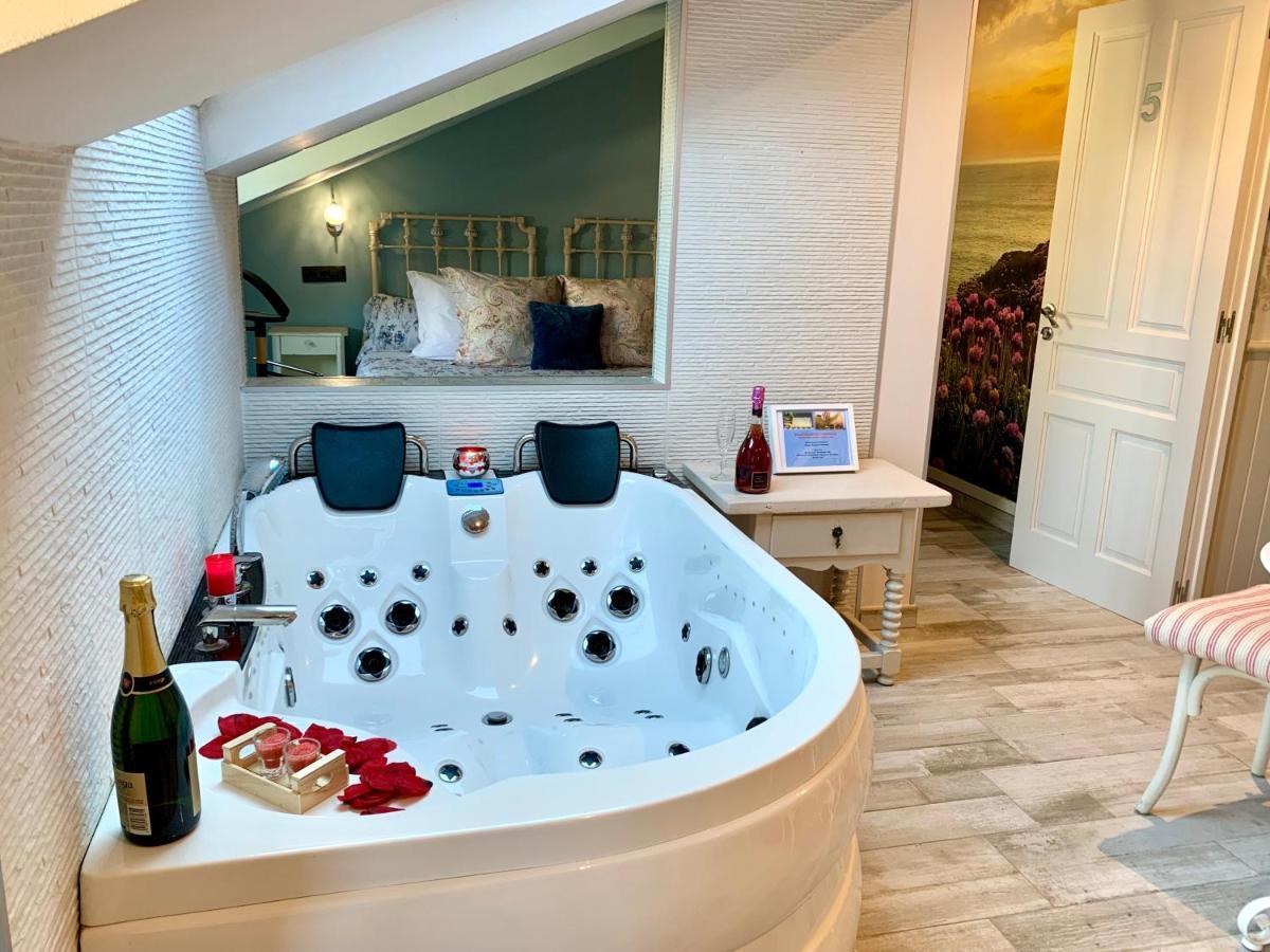 Akla Suites Con Jacuzzi Santillana Santillana del Mar Exterior photo