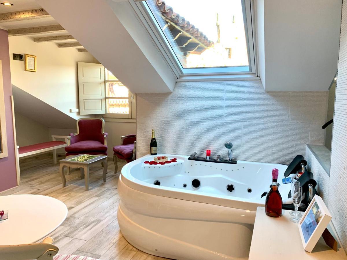 Akla Suites Con Jacuzzi Santillana Santillana del Mar Exterior photo