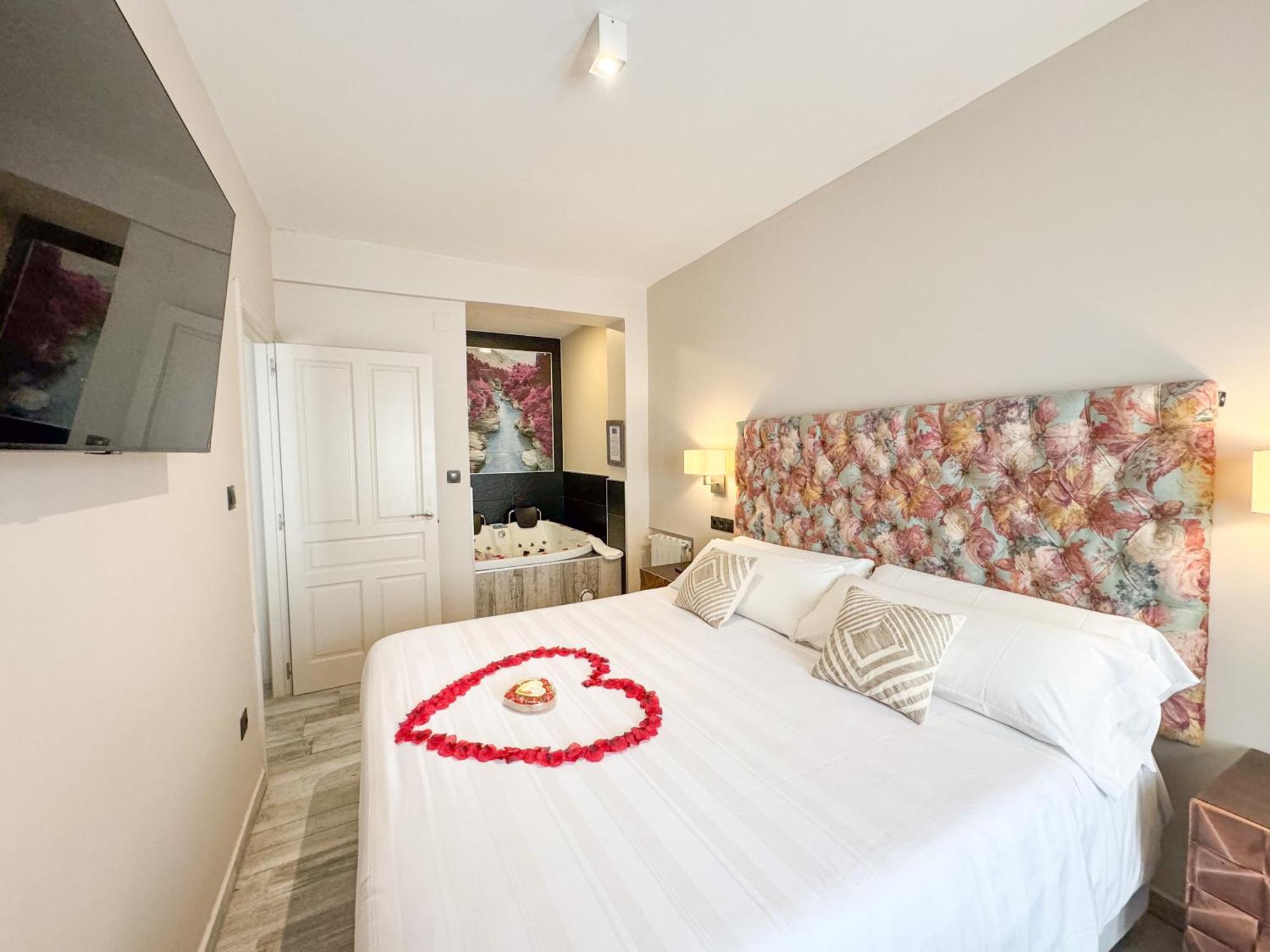 Akla Suites Con Jacuzzi Santillana Santillana del Mar Exterior photo