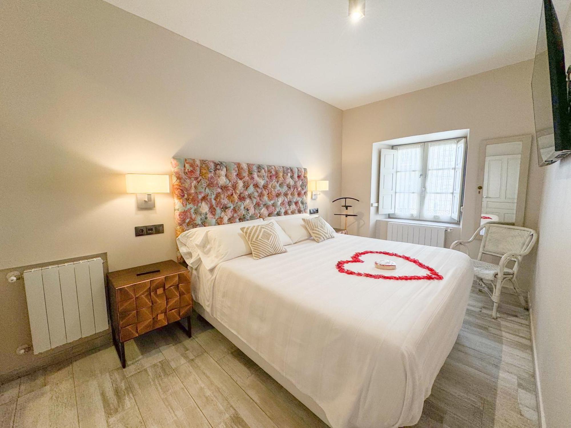Akla Suites Con Jacuzzi Santillana Santillana del Mar Exterior photo